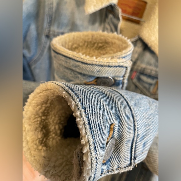 Levi’s Jean Jacket - Picture 6 of 8